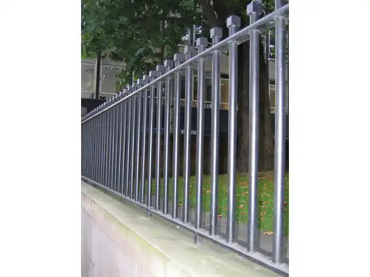 Pintura de Grade  no Parque Mandaqui