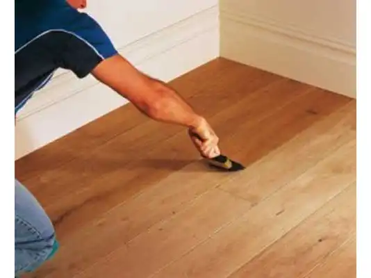 Aplicação de Verniz  no Panambi